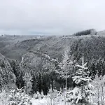 Les Randonneurs - Maison Spacieuse Avec Jardin Дом отдыха Мальмеди